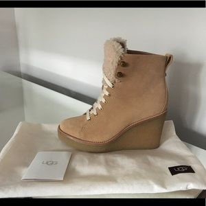 UGG KIERNAN WEDGE ANKLE BOOTS SIZE 7